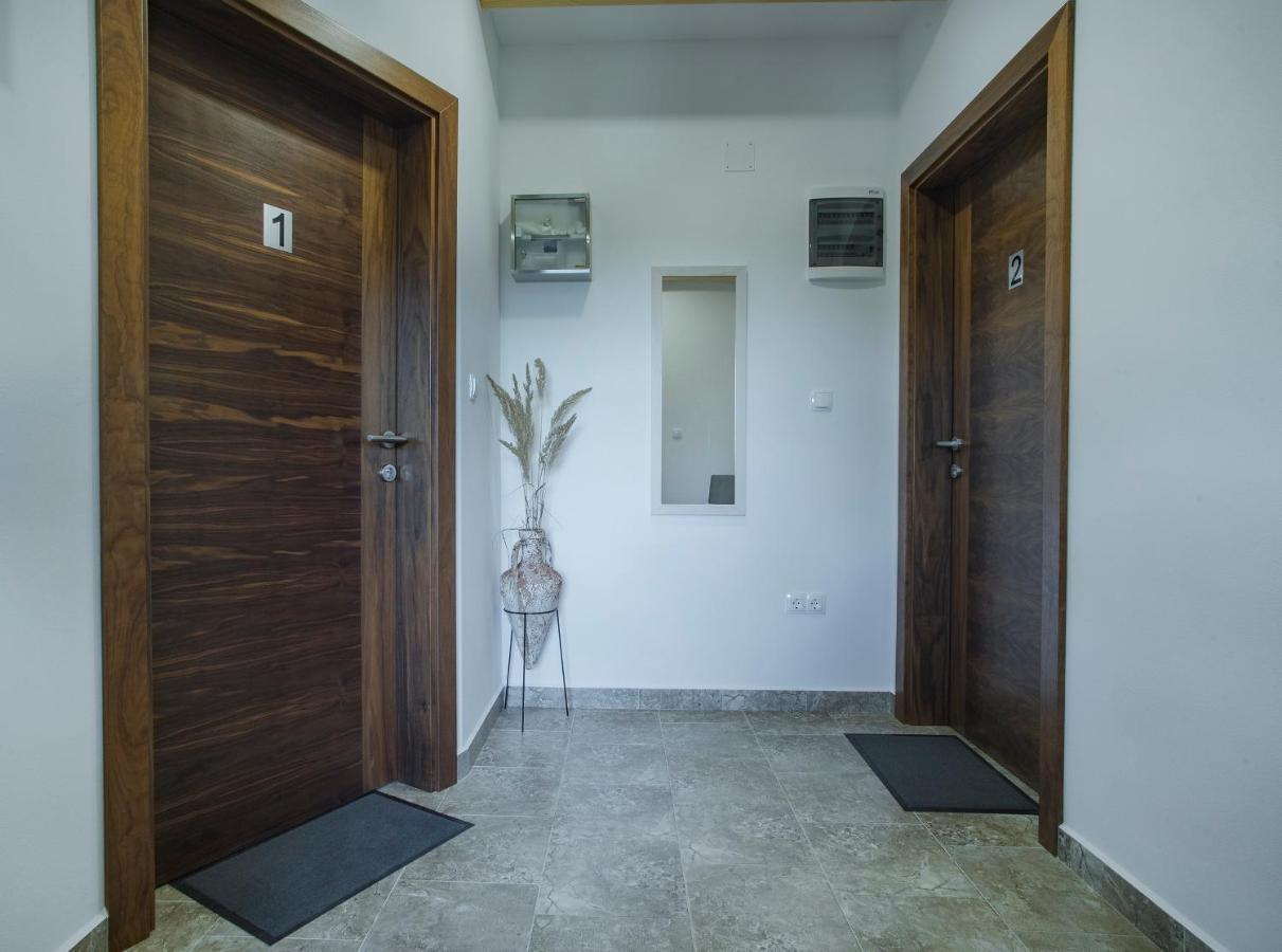 Studio Apartment Karlo Дрежник Град Экстерьер фото